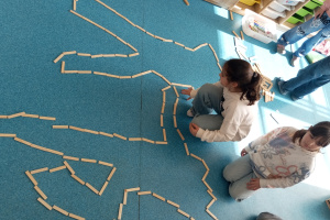 únor v pastelkách 2026