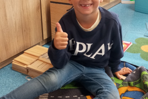 září v pastelkách 2025